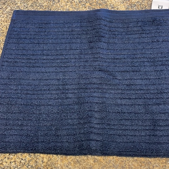 New Towel set - Picture 4 of 5
